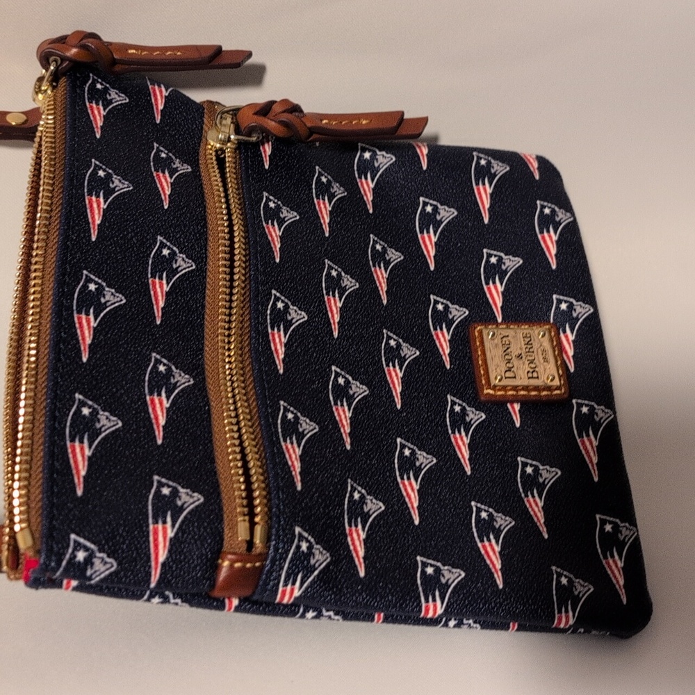 Dooney & Bourke NFL New England Patriots logo Crossbody Bag